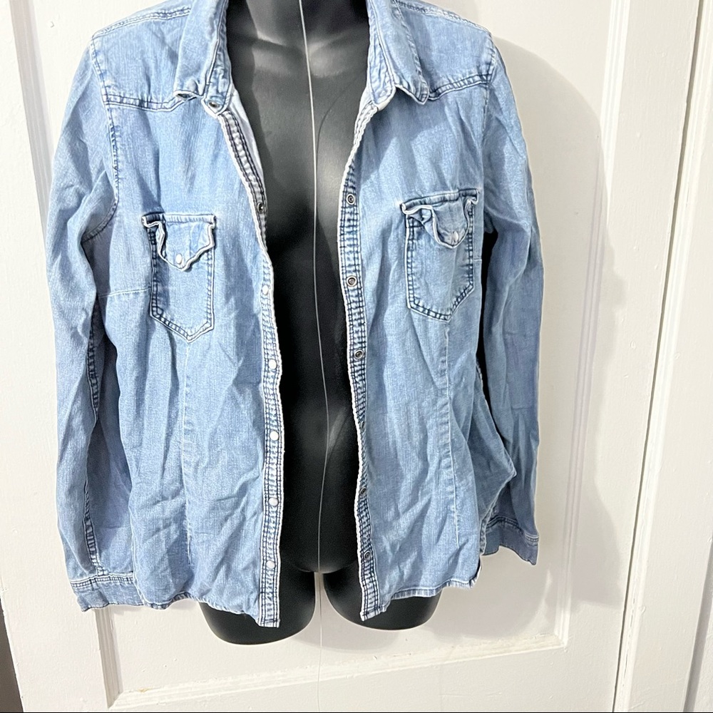 Blue Jean button down 👚